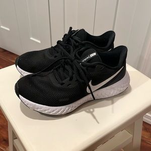 Nike Revolution 5